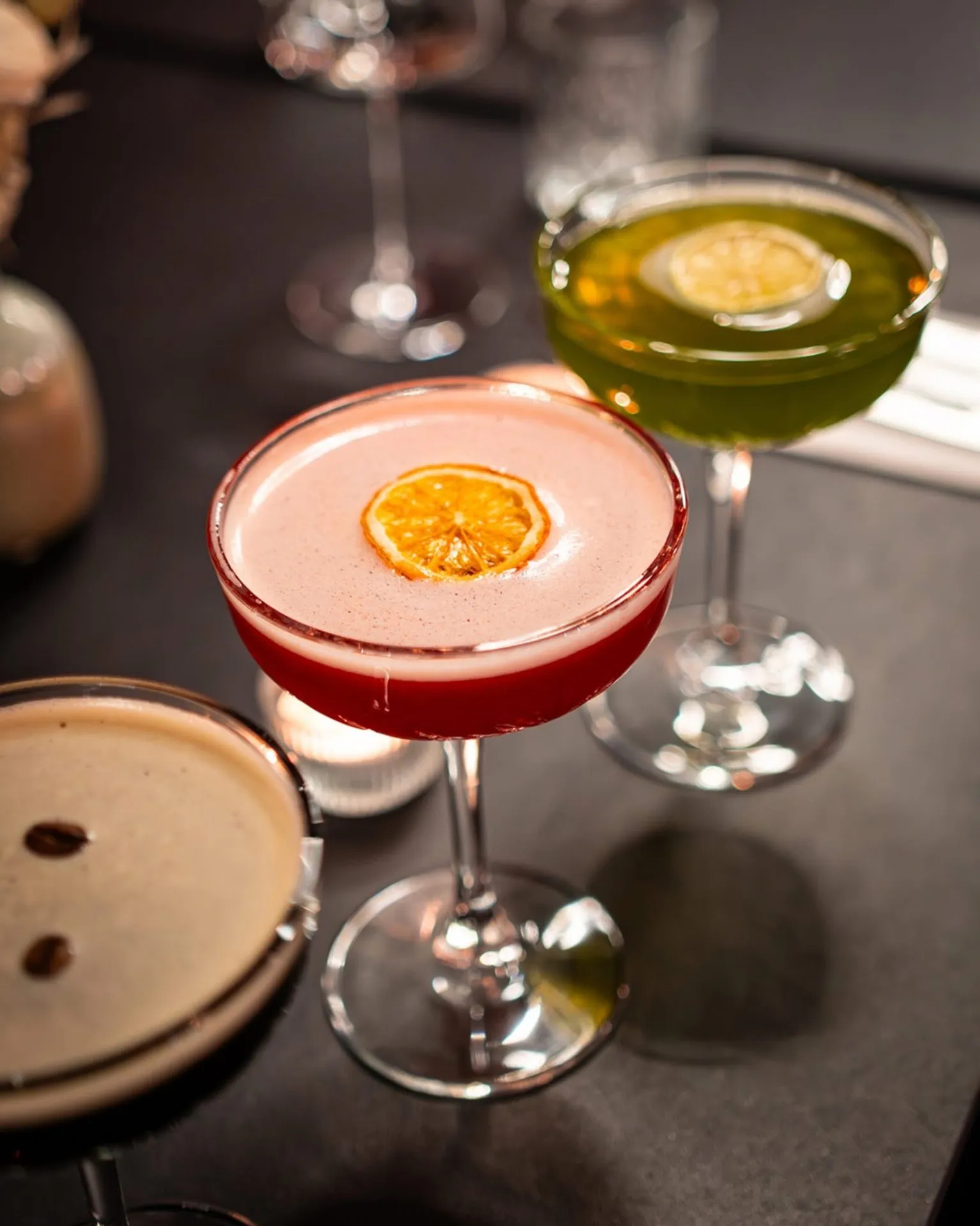 Signature Cocktails im essence india Hamburg – Espresso Martini, Clover Club und Matcha Sour